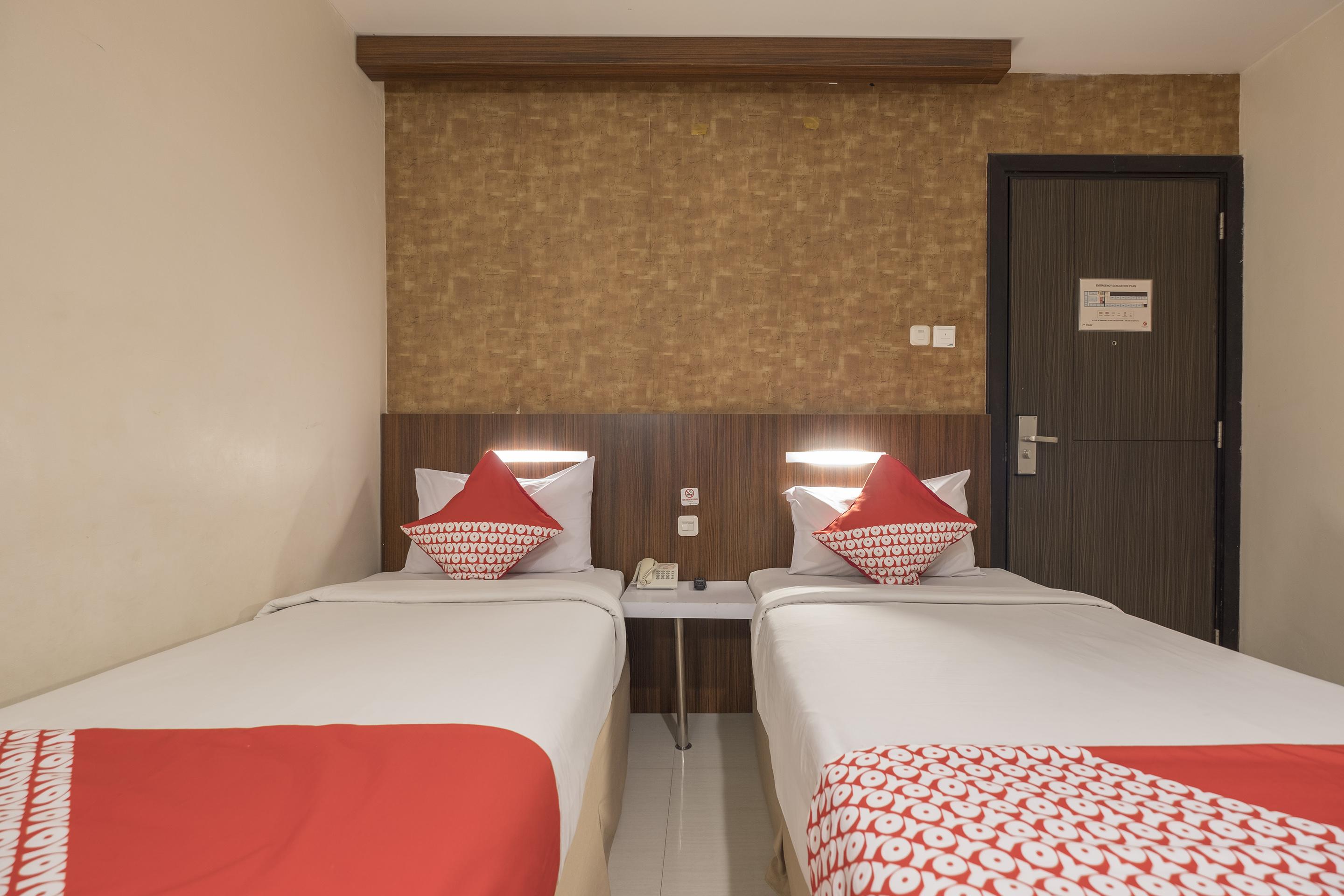Collection O 1279 Hotel Grand Celino Makassar Exterior foto